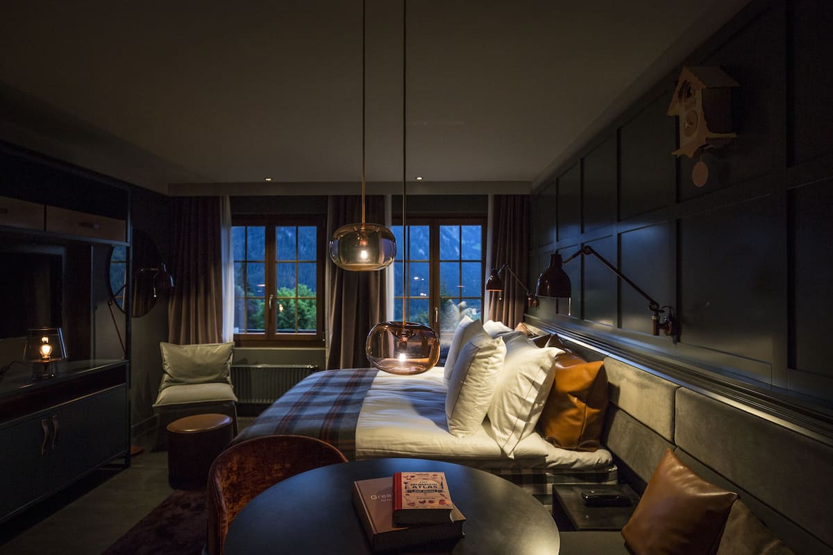 Een minibar, een kluis op de kamer, geluiddichte muren