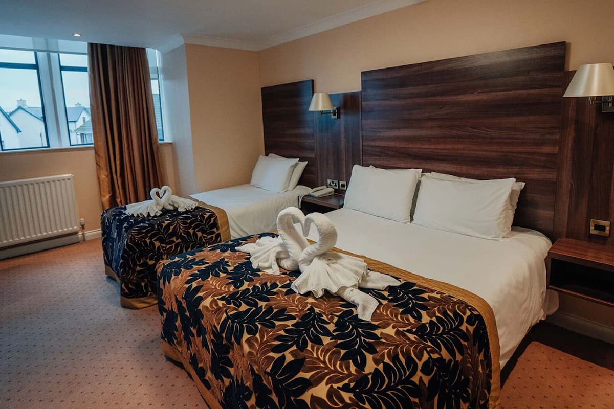 standard twin room | desk, iron/ironing board, free wifi, bed sheets