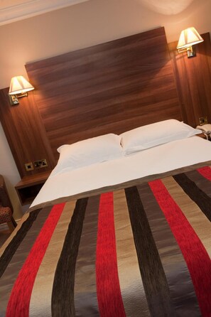 Desk, iron/ironing board, free WiFi, bed sheets - Adair Arms Hotel (Ballymena)