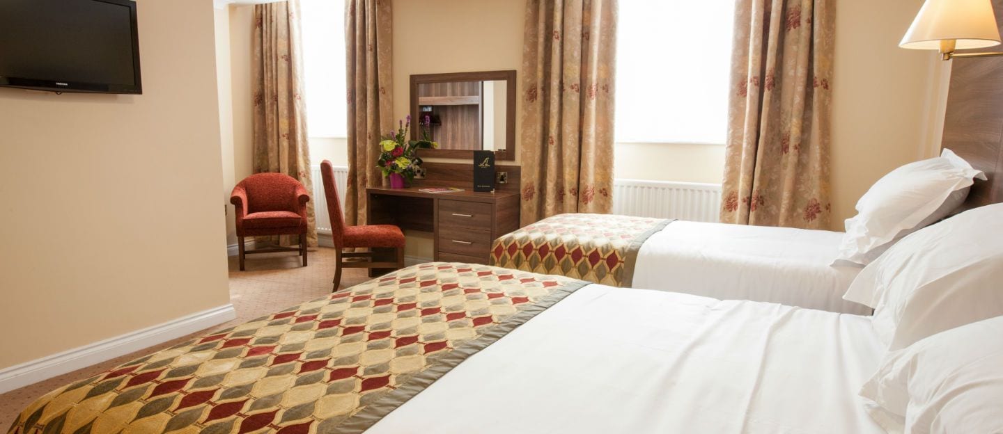 standard double room | desk, iron/ironing board, free wifi, bed sheets