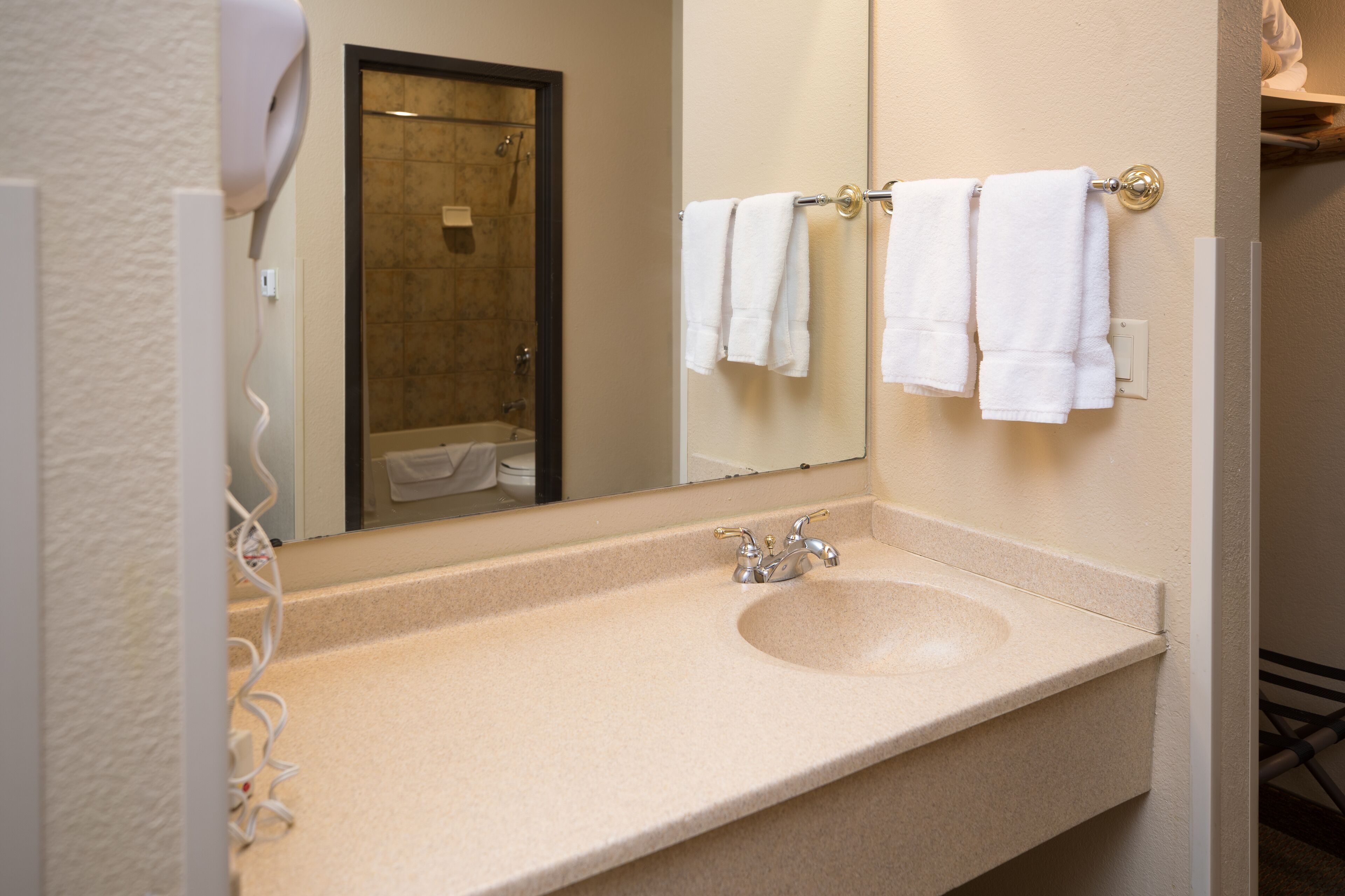 family suite - water park included | bathroom | combined shower/bathtub, free toiletries, hair dryer, towels