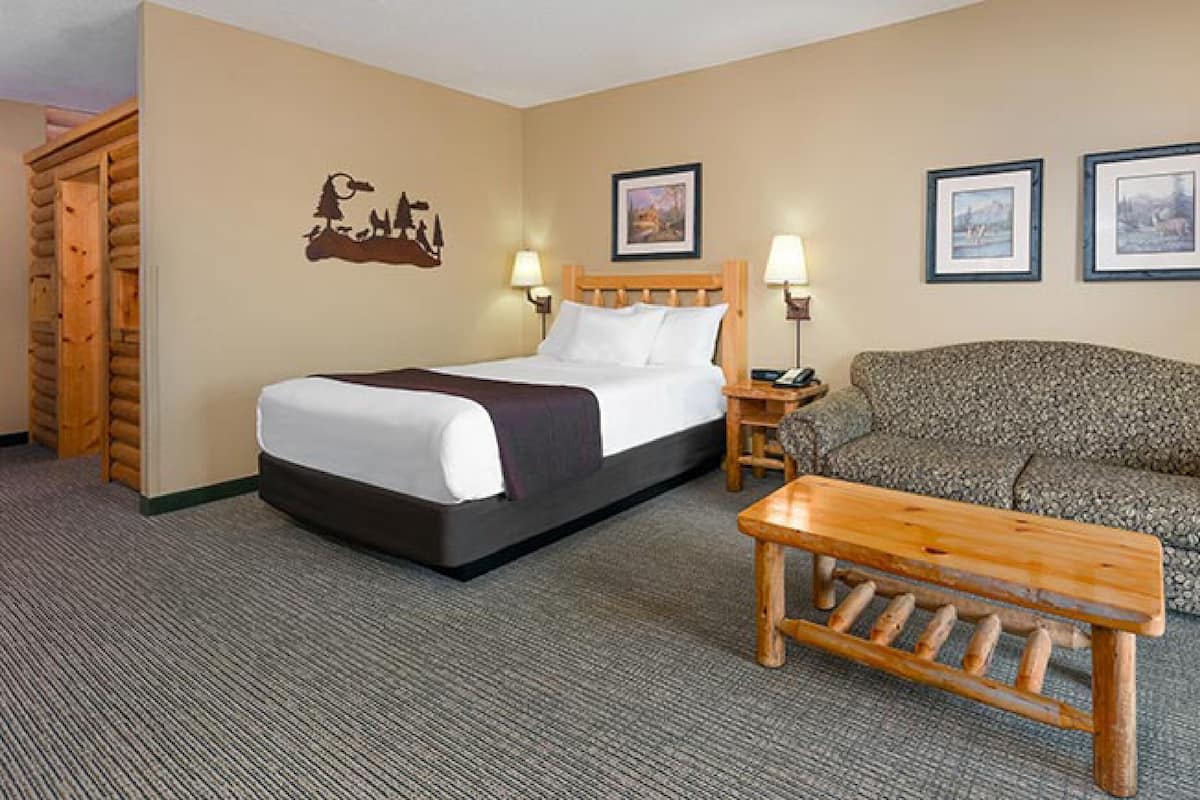Kid Cabin - Water Park Included | In-room safe, desk, iron/ironing board, free cribs/infant beds