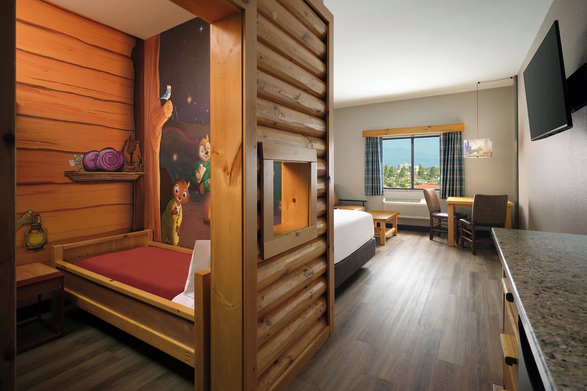 Kid Cabin - Water Park Included | In-room safe, desk, free cribs/infant beds, bed sheets