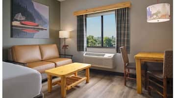 Family Suite (Water Park Included) | Living area | 39-inch flat-screen TV with premium channels, TV