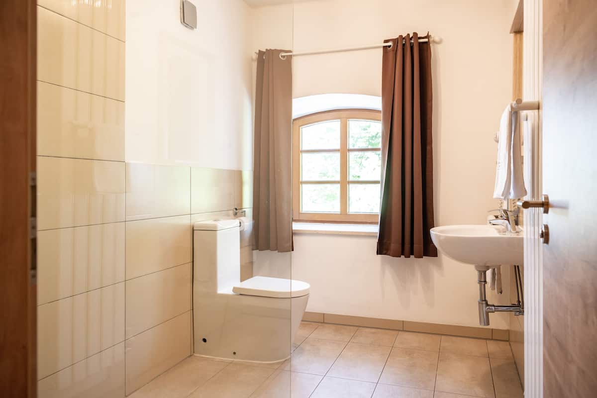 business double room | desk, free wifi, bed sheets