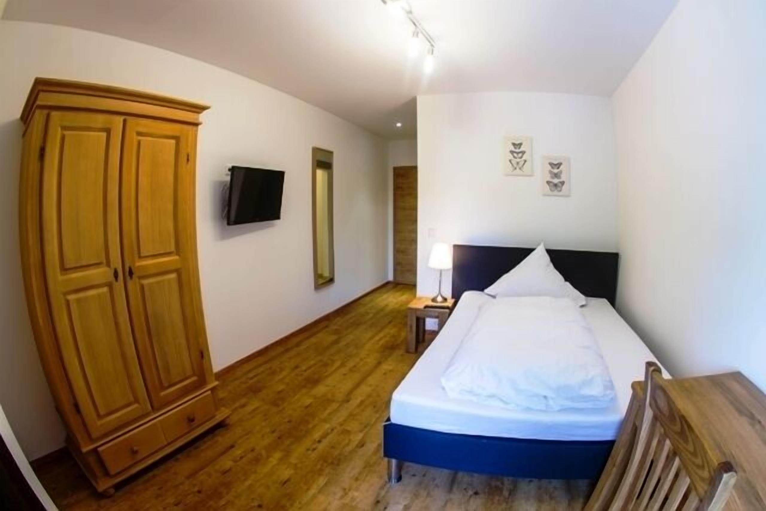 business single room | desk, free wifi, bed sheets