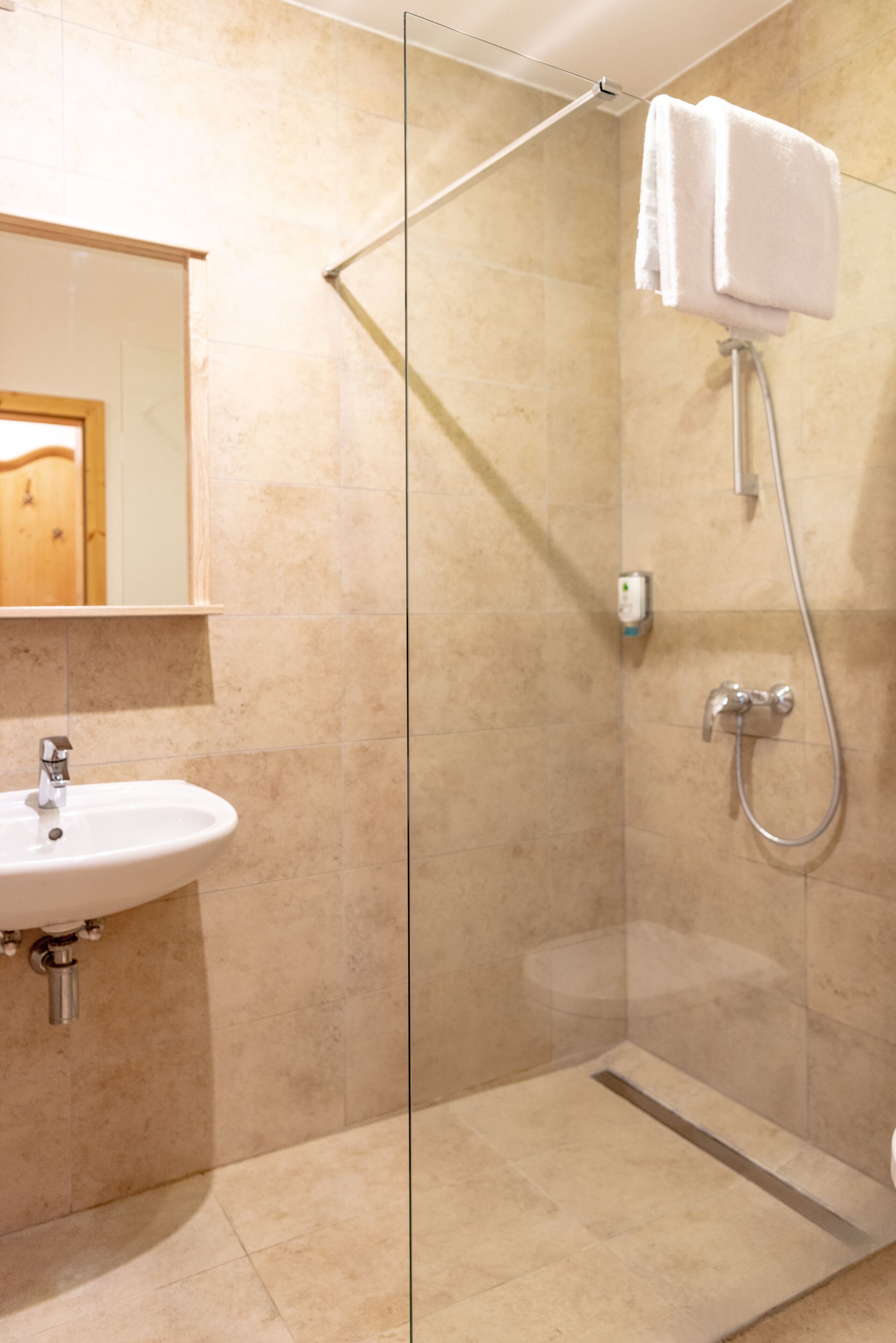 double room | desk, free wifi, bed sheets