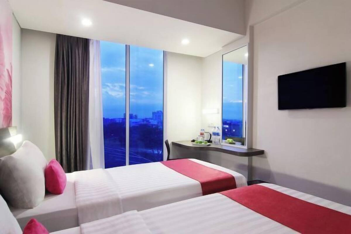In-room safe, desk, WiFi (free), bed sheets