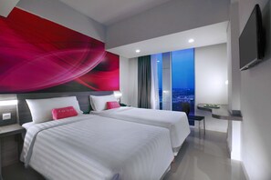 In-room safe, desk, free WiFi, bed sheets - favehotel Pekanbaru (Pekanbaru)
