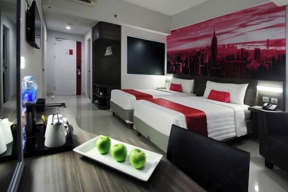 In-room safe, desk, WiFi (free), bed sheets