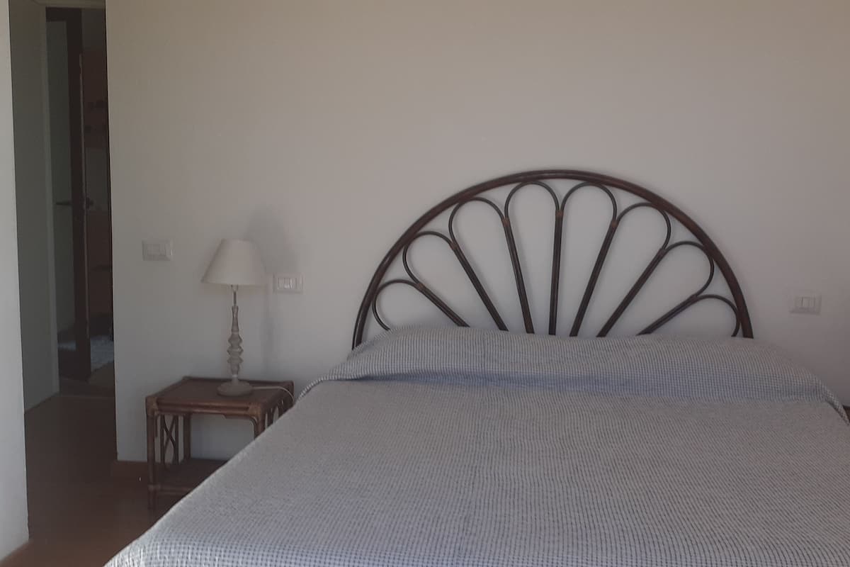 Habitación doble, baño en la habitación | Ropa de cama de alta calidad y caja de seguridad en la habitación