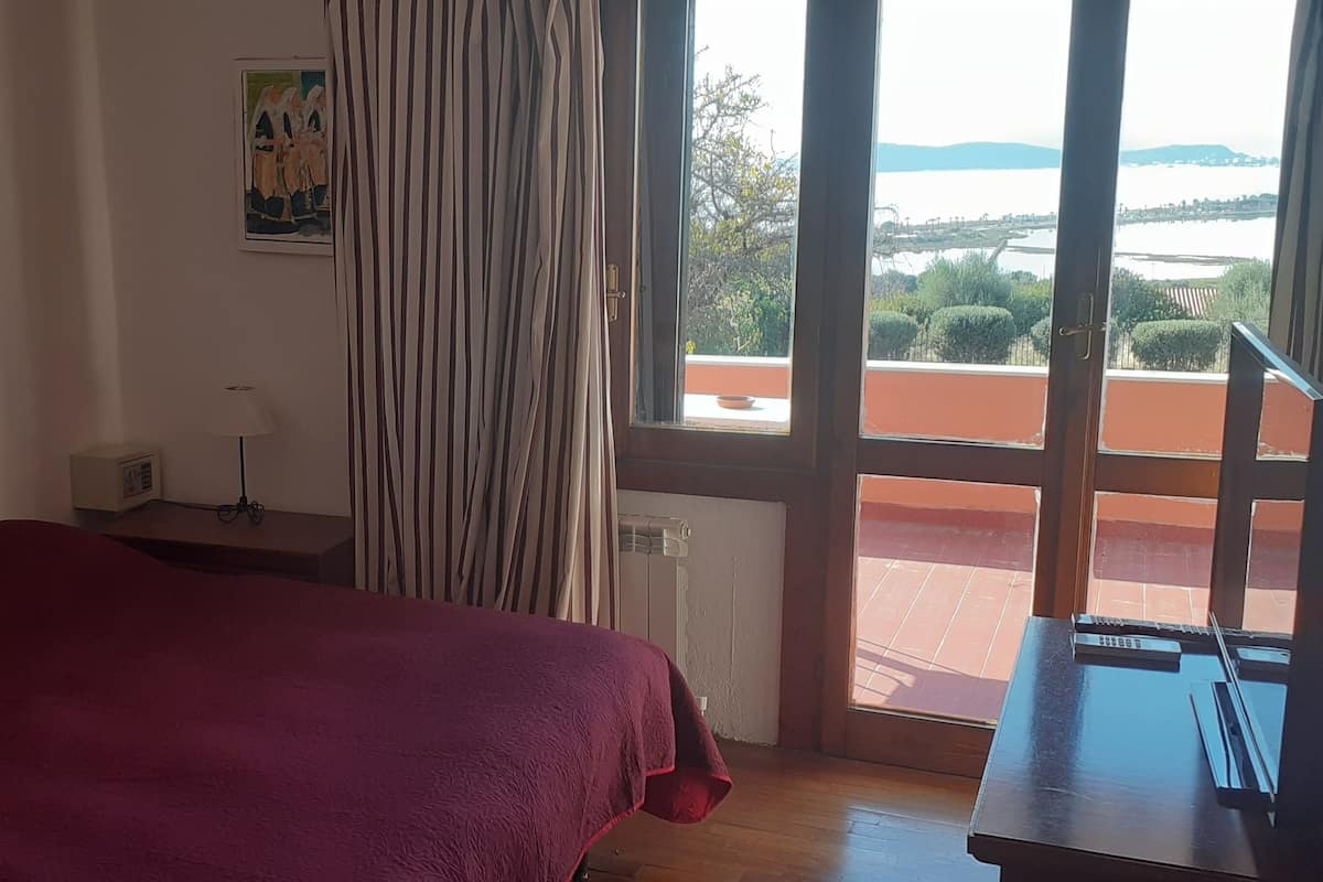 Habitación doble de uso individual, baño en la habitación | Ropa de cama de alta calidad y caja de seguridad en la habitación