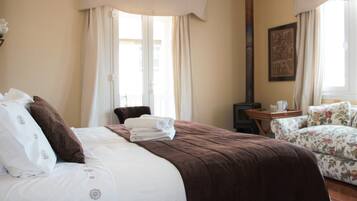 Kamar Premium | Seprai katun Mesir, seprai premium, brankas, dan kedap suara