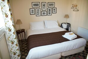 ห้องซูพีเรียดับเบิล | ผ้าปูที่นอนฝ้ายอียิปต์, เครื่องนอนระดับพรีเมียม, ตู้นิรภัยในห้องพัก