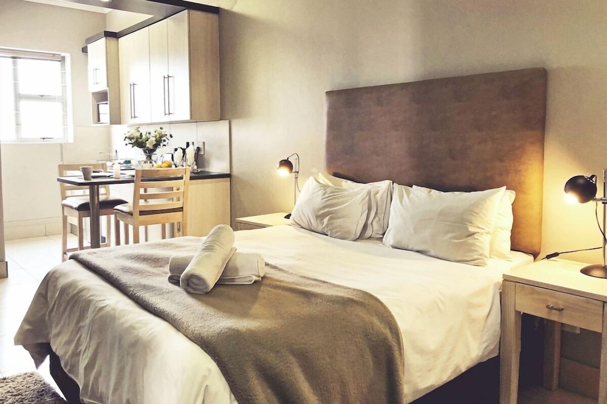 1 bedroom, in-room safe, desk, laptop workspace