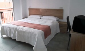 Chambre Double Standard, balcon, vue ville | Bureau, rideaux occultants, Wi-Fi gratuit