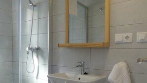 Ensemble douche/baignoire, articles de toilette gratuits