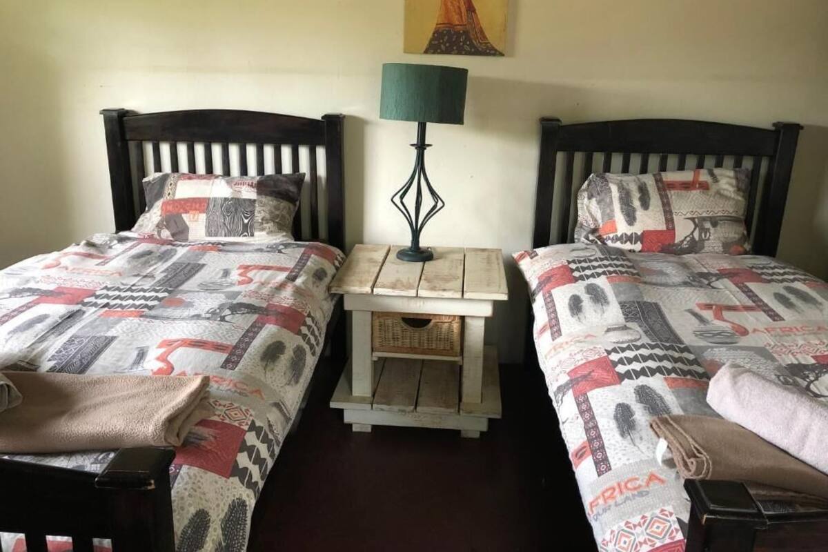 Familienchalet, 2 Schlafzimmer, Blick auf die Anlage, Poolseite | 1 Schlafzimmer, Zimmersafe