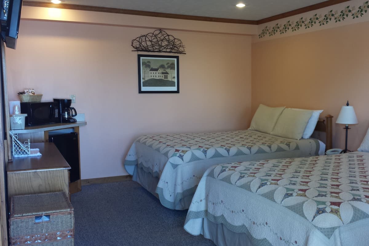 Pillowtop beds, individually decorated, iron/ironing board, free WiFi