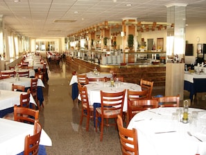 Breakfast, lunch and dinner served