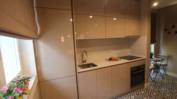 Fridge, microwave, coffee/tea maker, electric kettle