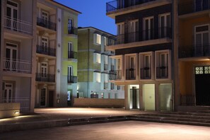 Front of property – evening/night - New Oporto Apartments - Cardosas (Porto)