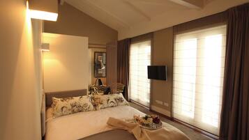 1 bedroom, memory-foam beds, in-room safe, soundproofing