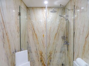Apartment, 2 Bedrooms | Bathroom | Shower, hair dryer, bidet, towels - RS Porto Campanha (Porto)