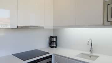 Refrigerador, microondas, horno, placa de cocina