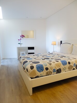 Leilighet, 2 soverom | 2 soverom, skrivebord, lydisolert og barnesenger (inkludert)