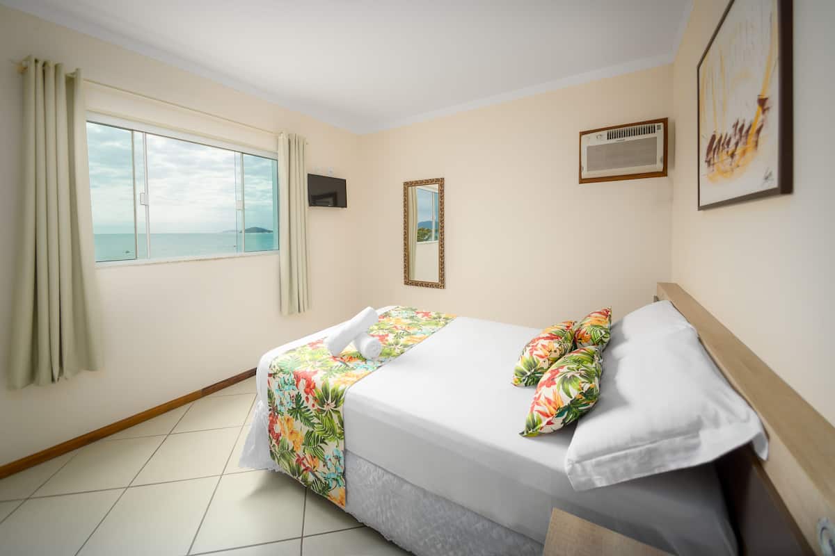 Minibar, in-room safe, blackout curtains, free WiFi