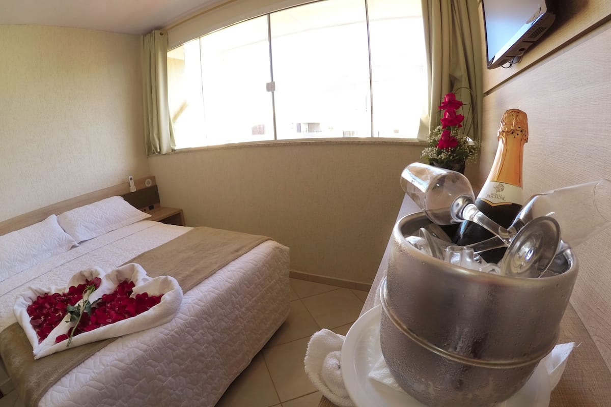 Minibar, in-room safe, blackout curtains, free WiFi