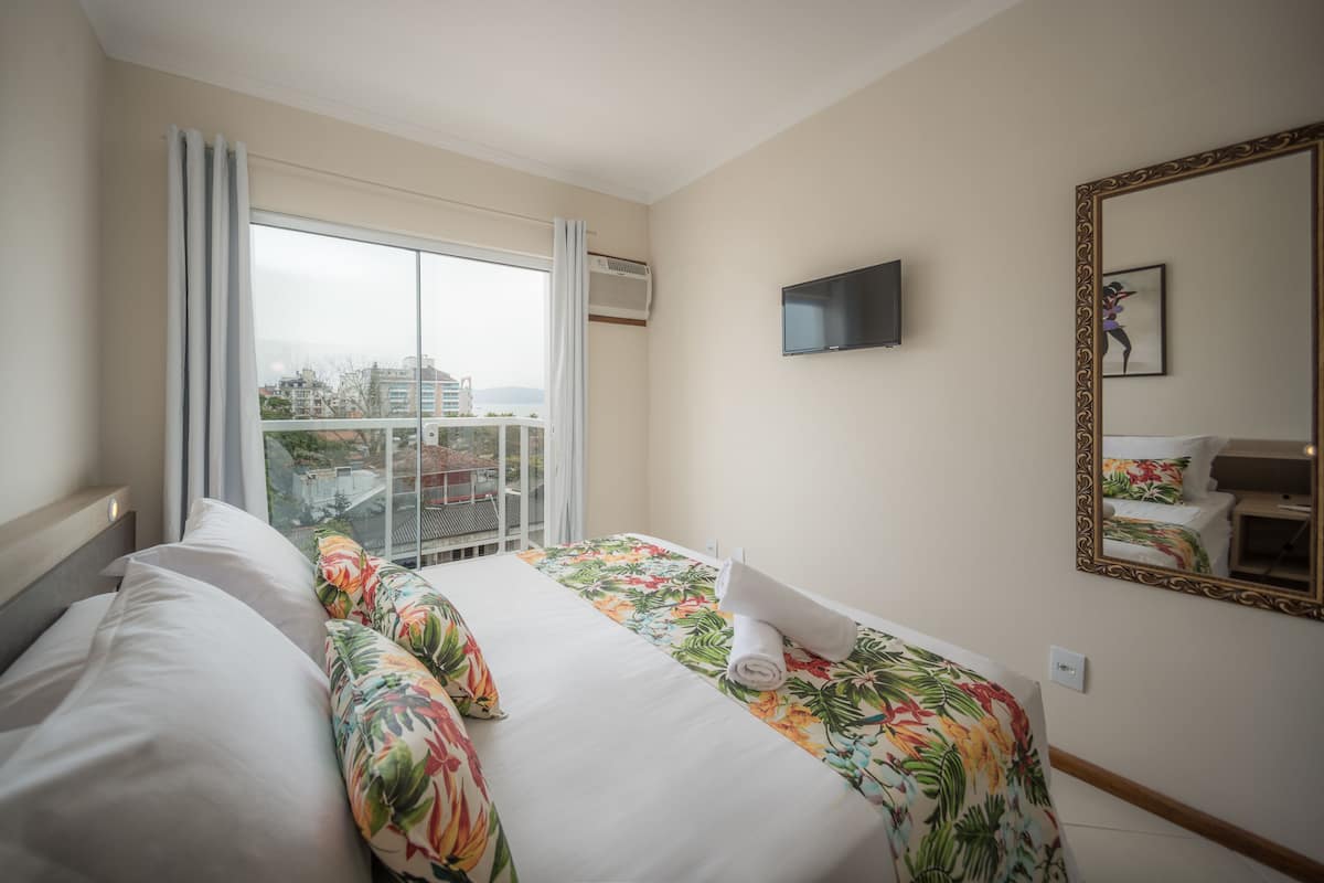 Minibar, in-room safe, blackout curtains, free WiFi