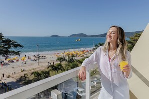 高級公寓, 海景 | 迷你吧、客房內保險箱、遮光布/窗簾、免費無線上網