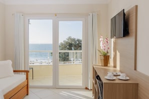 Apartament superior, vistes al mar | Minibar, caixa forta a l'habitació, cortines opaques i wifi gratuïta