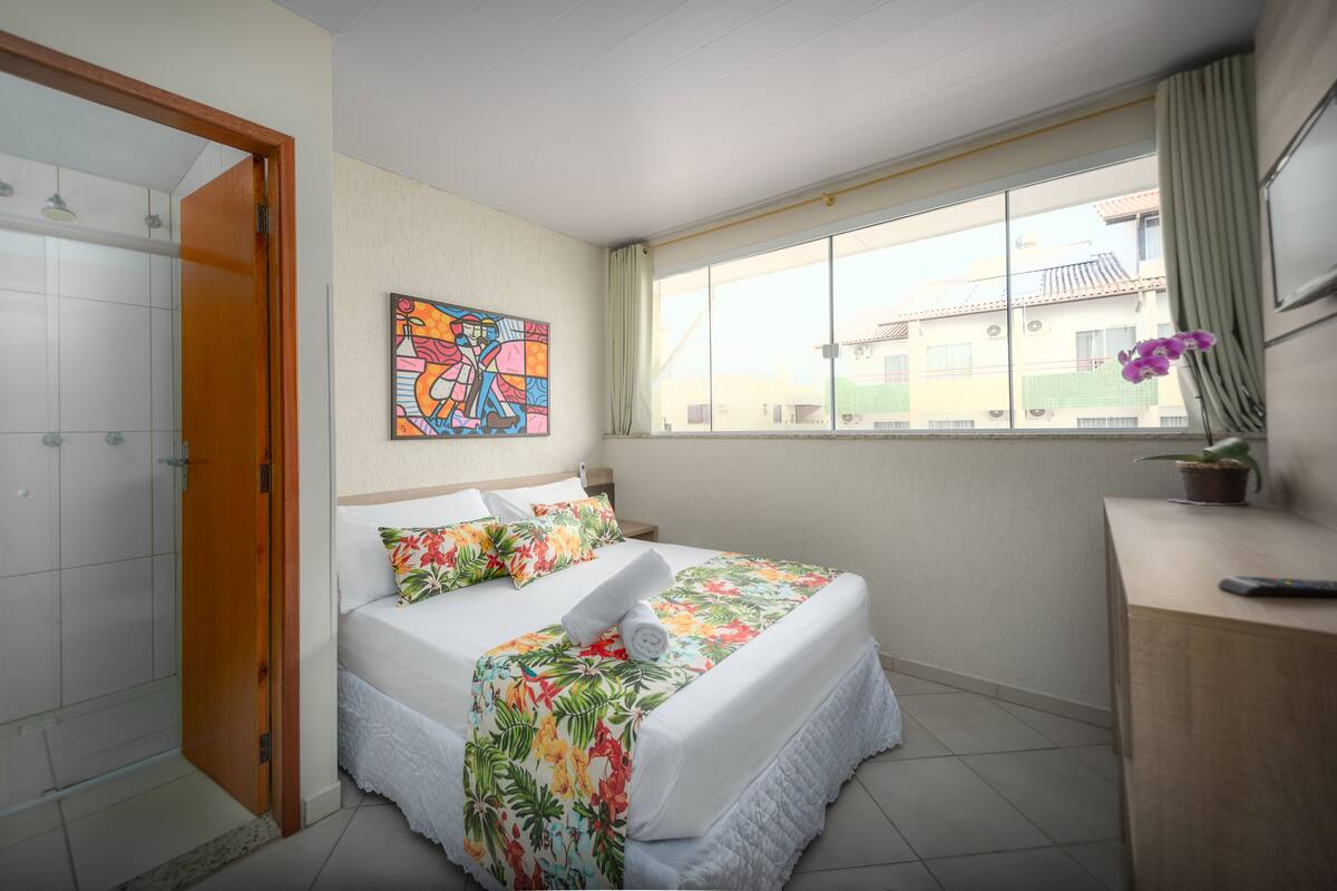 Minibar, in-room safe, blackout drapes, WiFi (free)