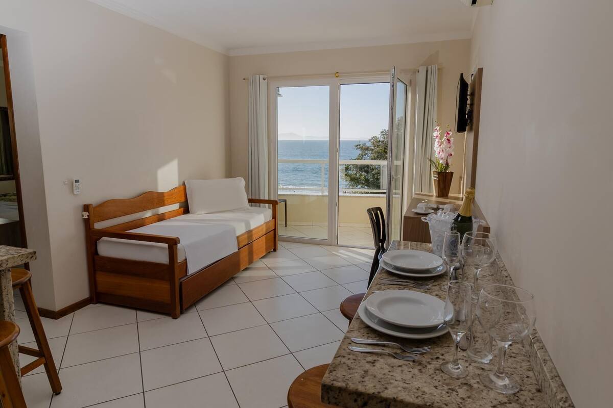 Minibar, in-room safe, blackout drapes, WiFi (free)