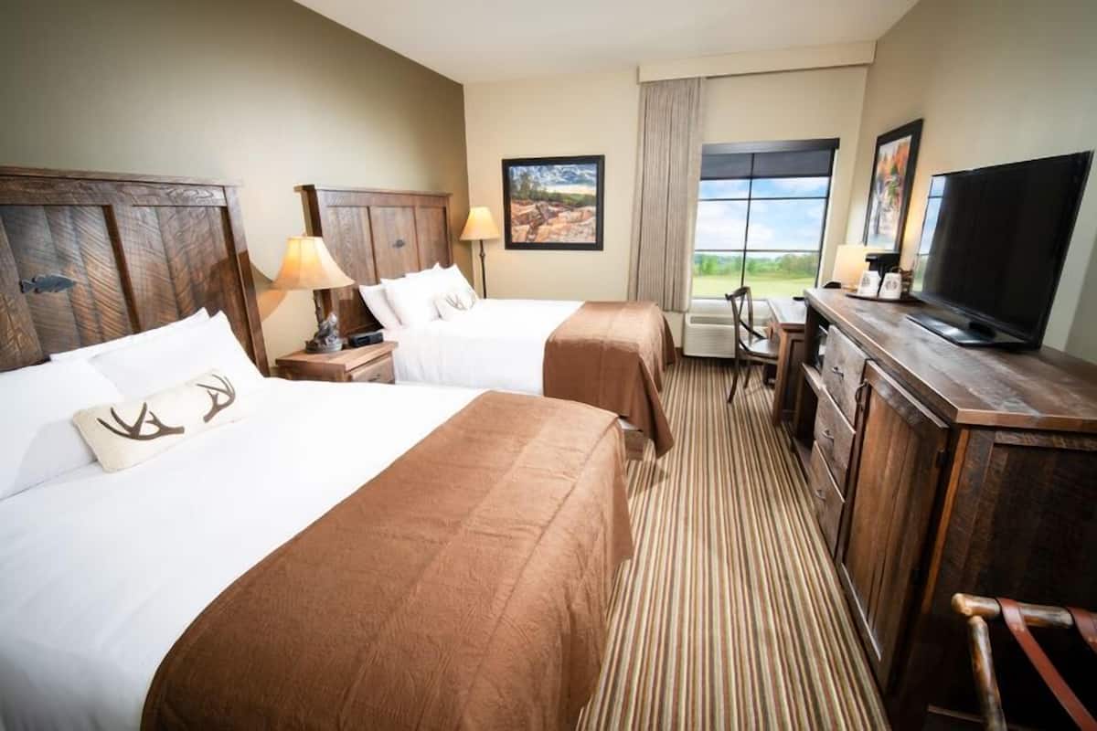 Double Queen | Premium bedding, desk, laptop workspace, iron/ironing board