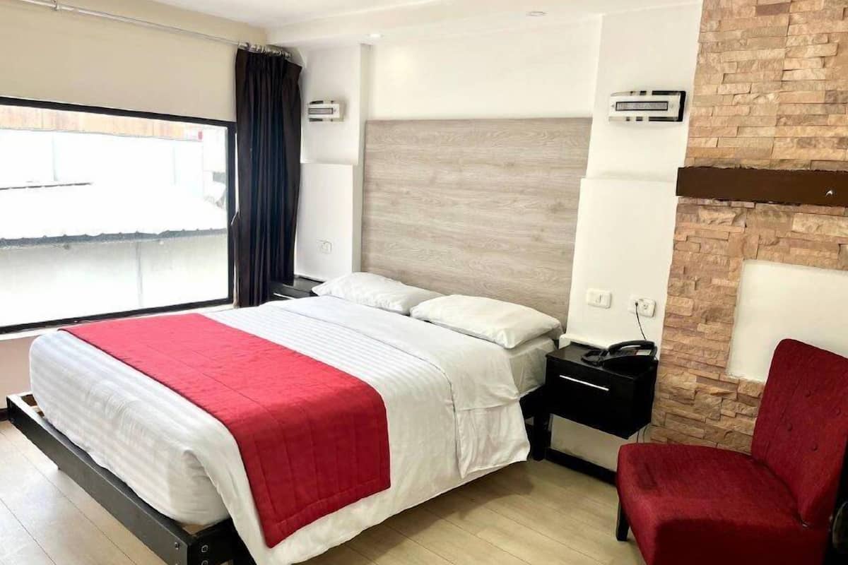 Premium Single Room | Blackout drapes, free WiFi, bed sheets