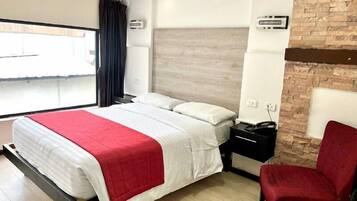 Premium Single Room | Blackout drapes, free WiFi, bed sheets