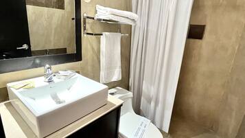Premium Single Room | Bathroom | Shower, free toiletries, hair dryer, towels