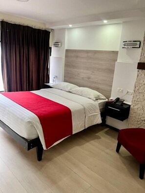 Premium Single Room | Blackout drapes, free WiFi, bed sheets - Hotel Imperial (Ambato)