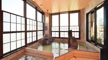 Indoor spa tub