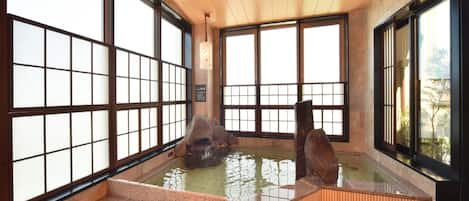 Indoor spa tub