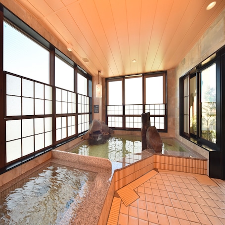 Indoor spa tub