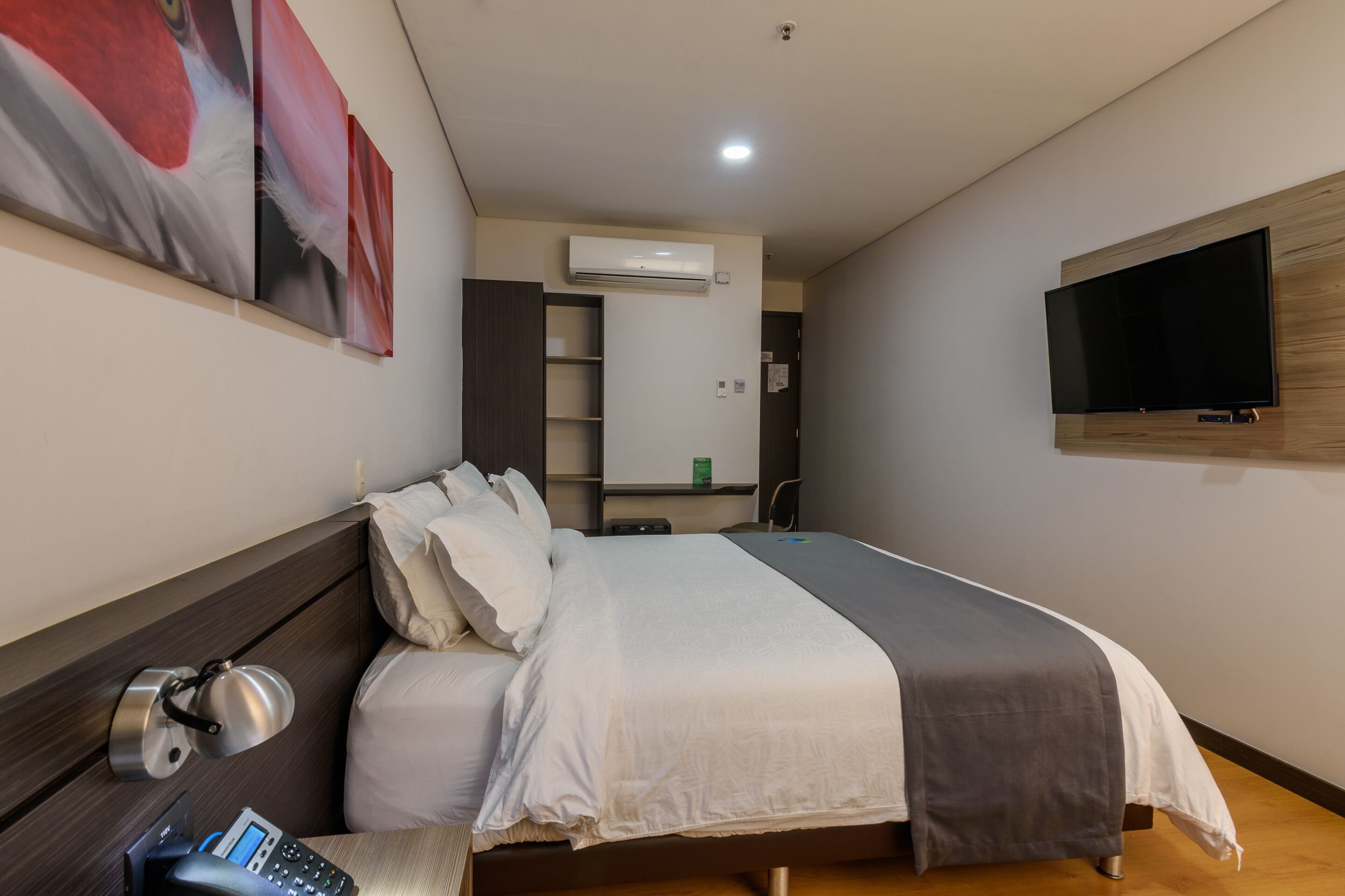 standard double room | minibar, in-room safe, desk, laptop workspace