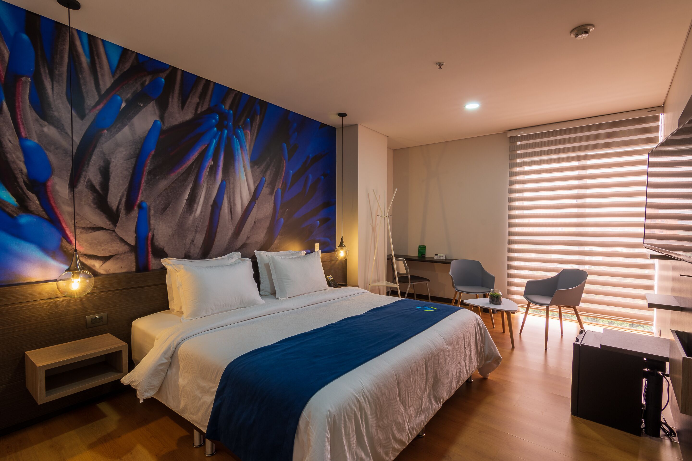 superior double room | minibar, in-room safe, desk, laptop workspace