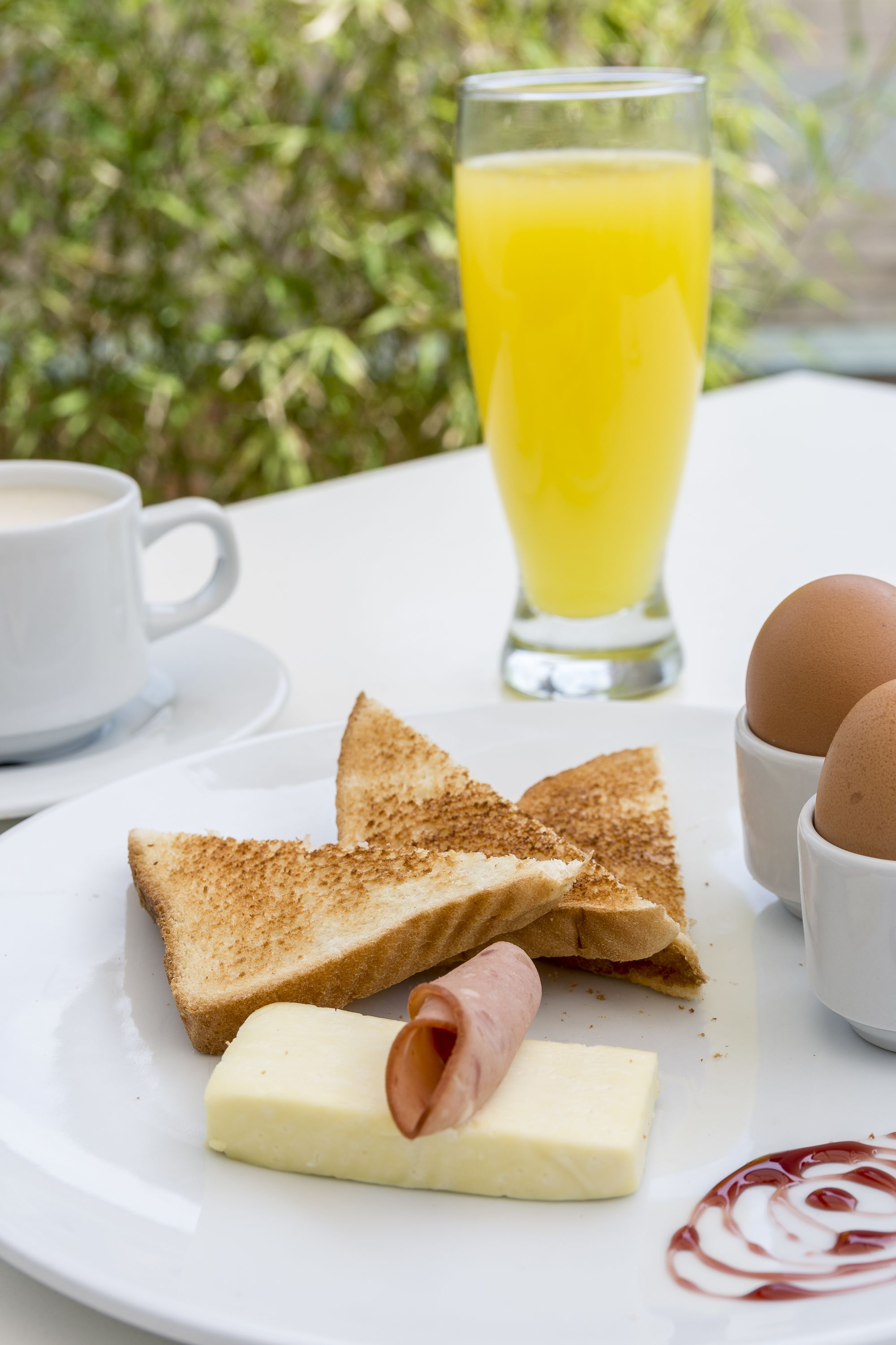 free daily full breakfast