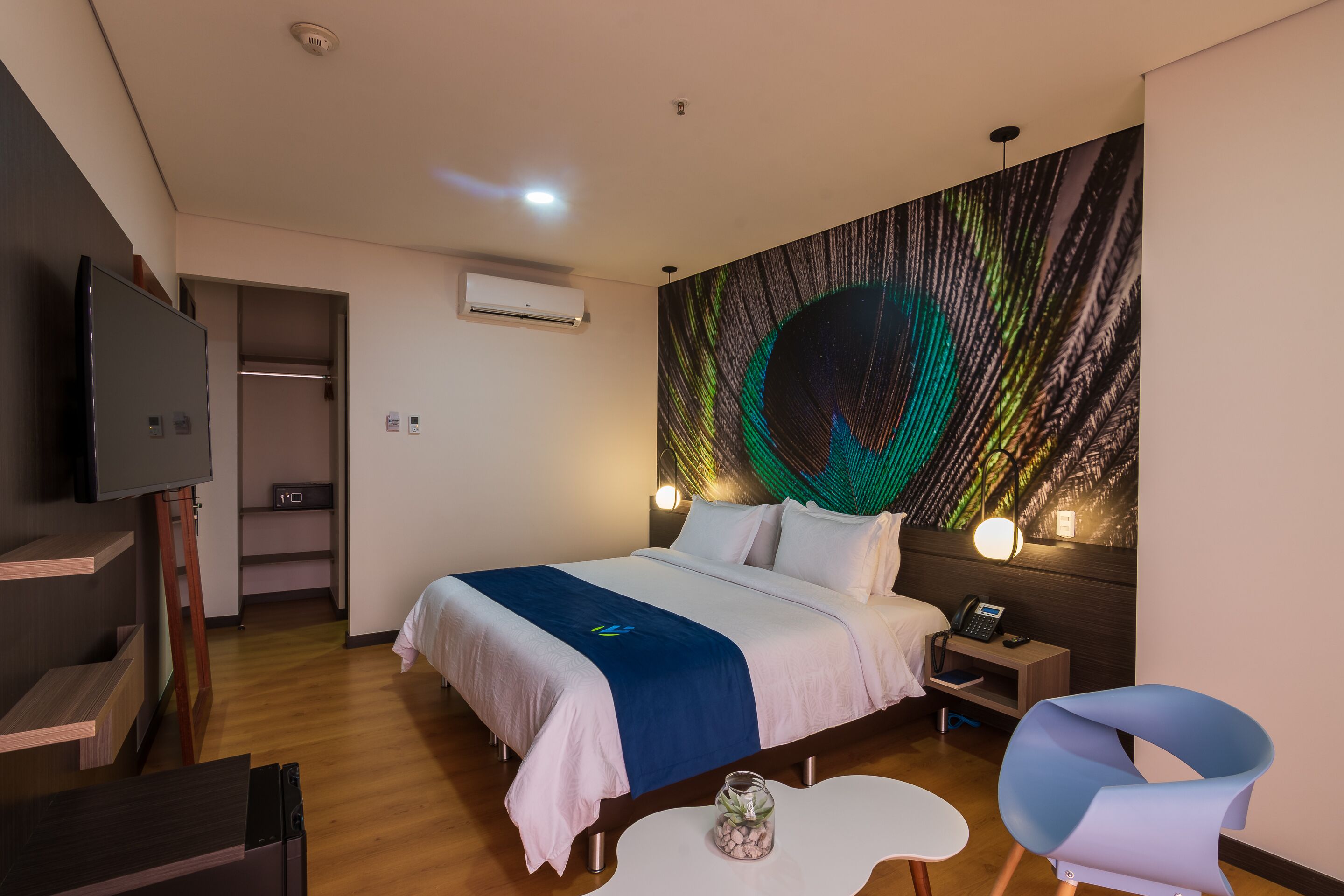 superior double room | minibar, in-room safe, desk, laptop workspace