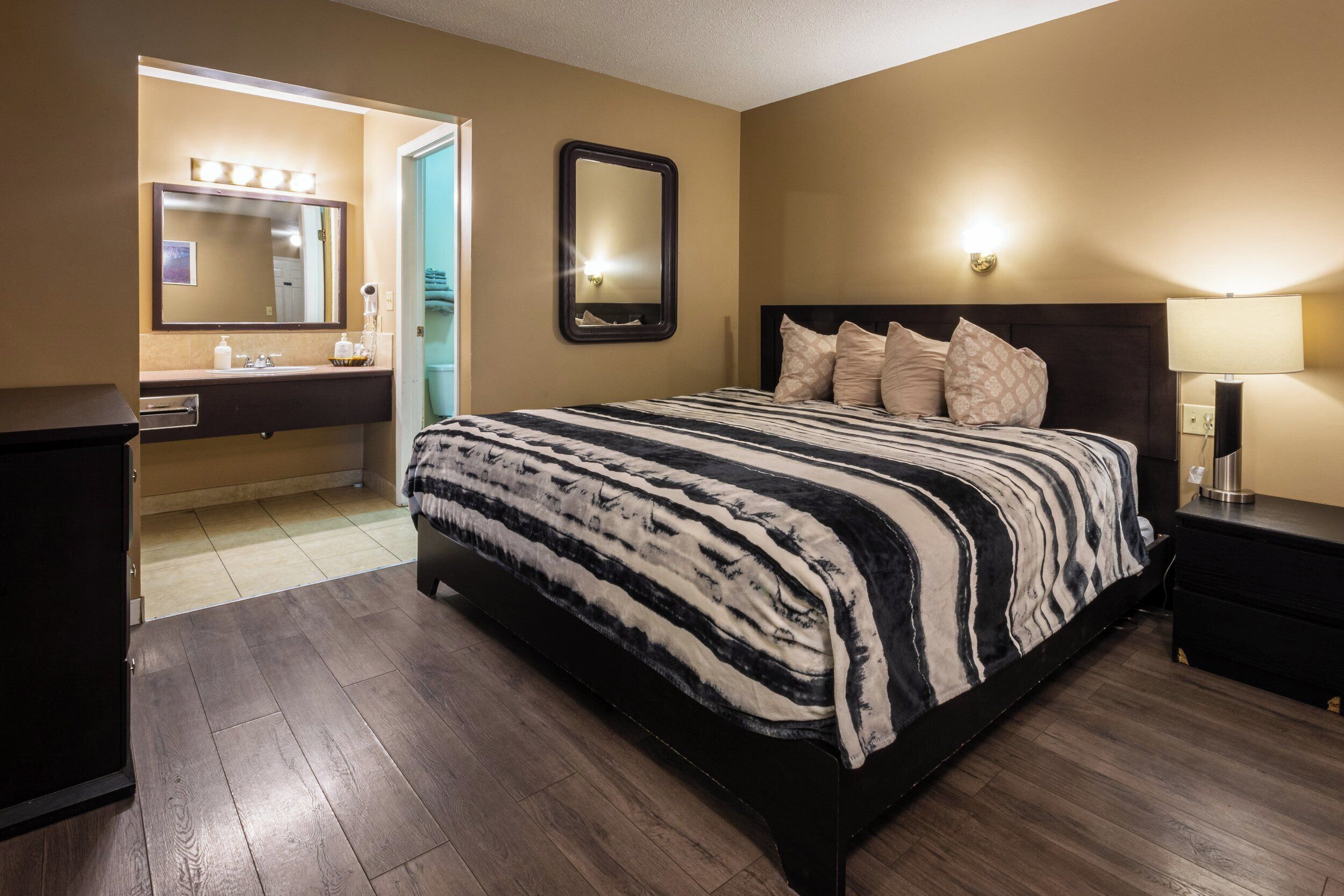 Habitación doble Premium | 1 habitación, ropa de cama de alta calidad y escritorio 